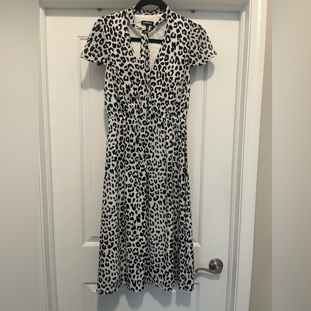 Express Tie Neck Short Sleeved Midi Dress